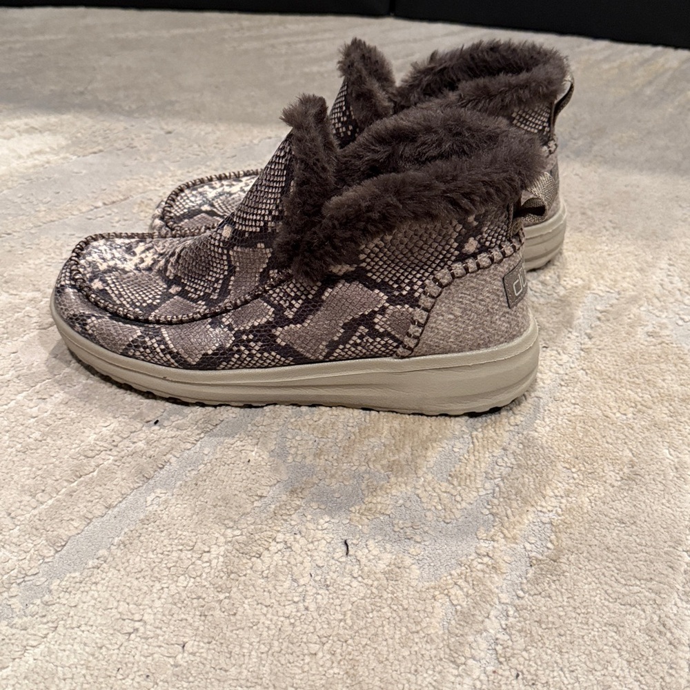 Hey Dude Women's Denny‎ Python dark Fur Lined. Booties Sz 10 GUc